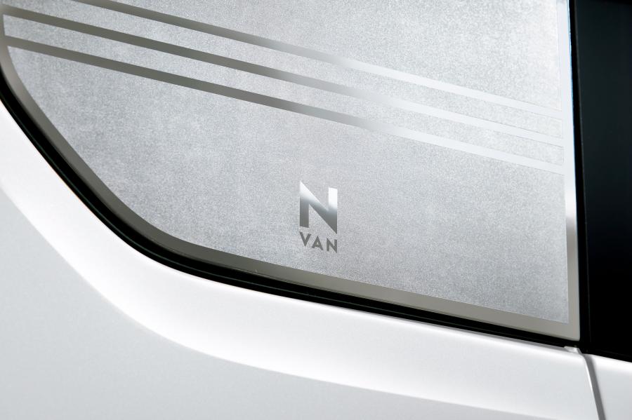 Детали экстерьера Honda N-Van +Style Cool 2018 года  (фото 6 из 7)